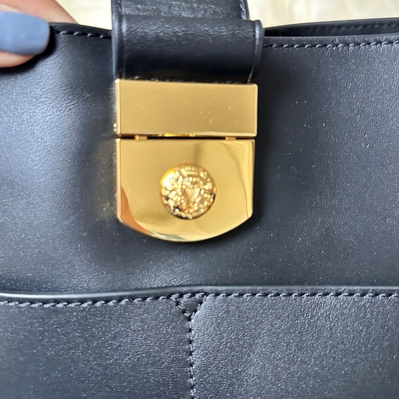 The Crest Lock Leather Bucket Bag
Veronica Beard - Picture 7 of 11